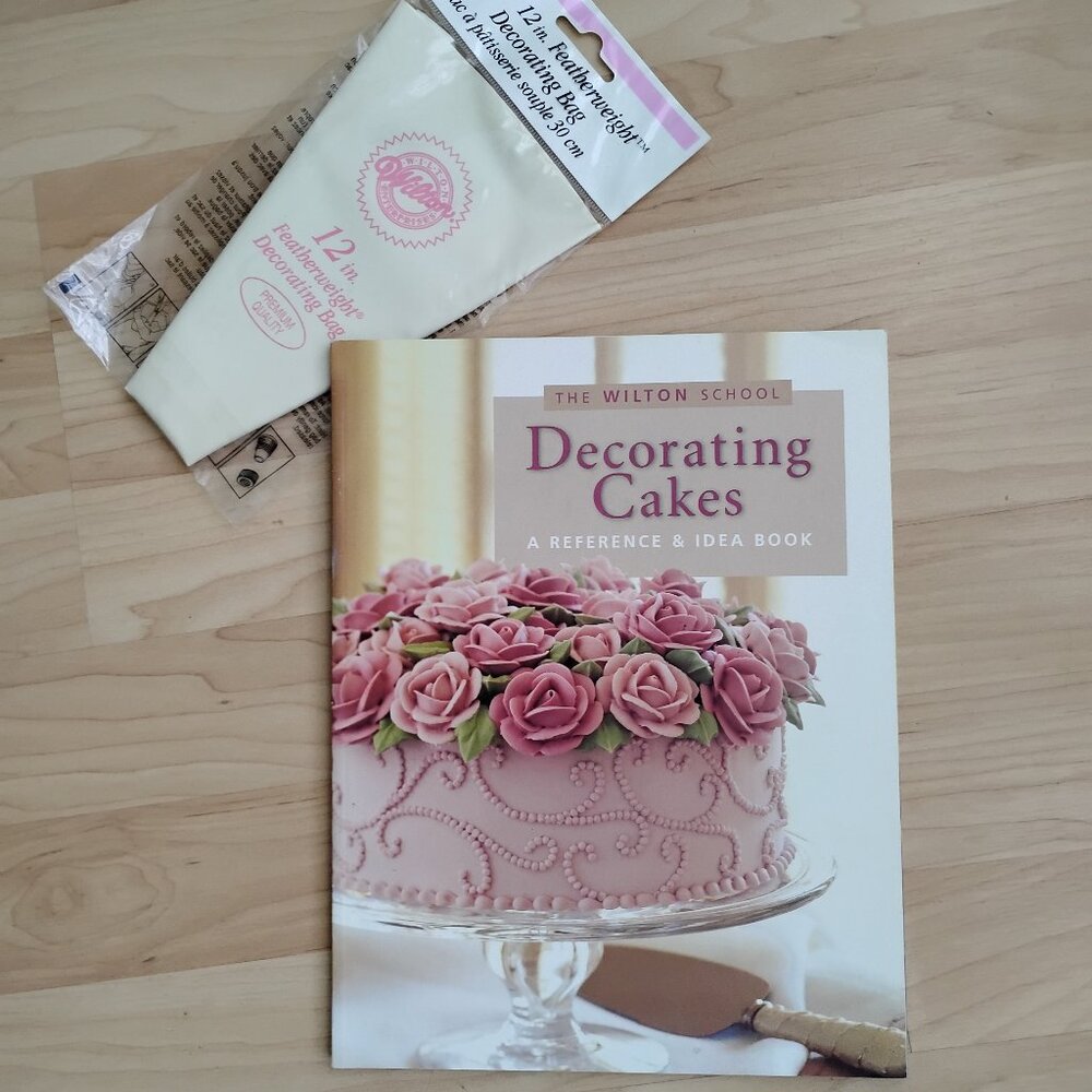 Wilton Decorating Cakes book